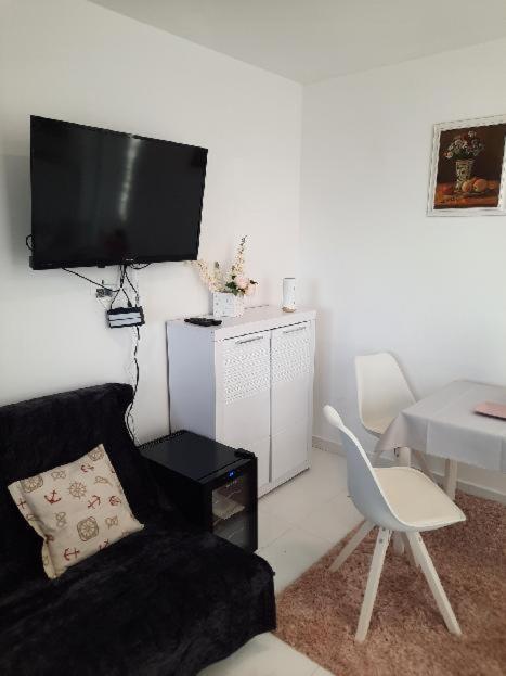 Penzion U Kapitana Apartment Vir Exterior photo